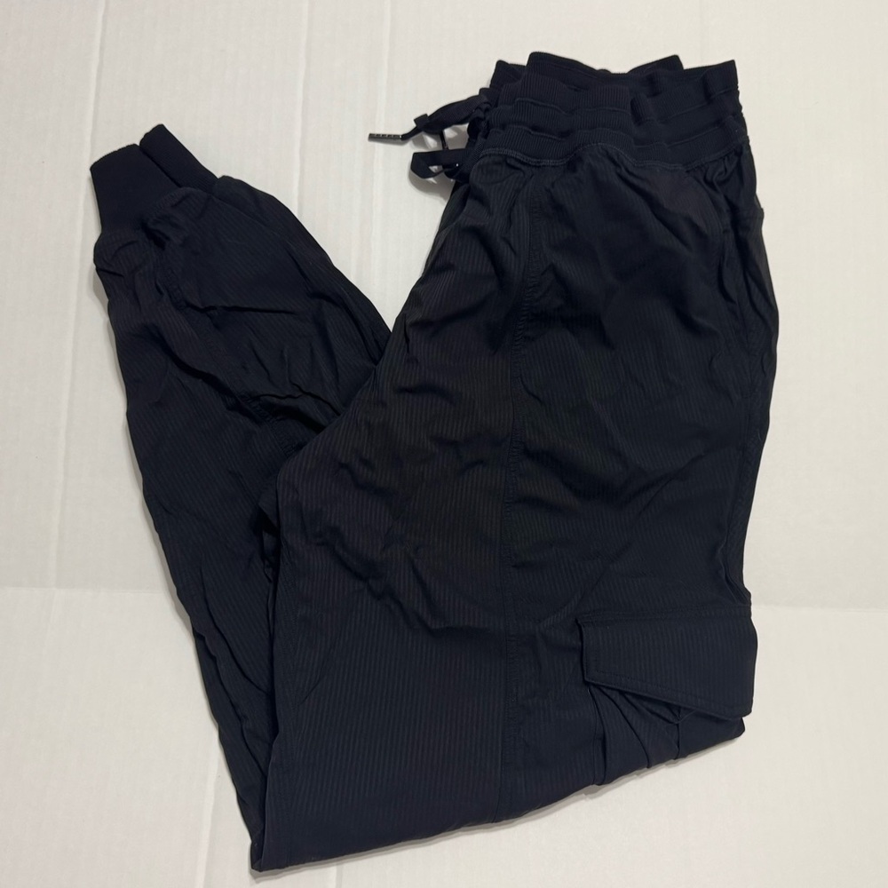 Lululemon Dance Studio Relaxed-Fit Mid-Rise Cargo Pants Womens Large Black - Picture 2 of 9
